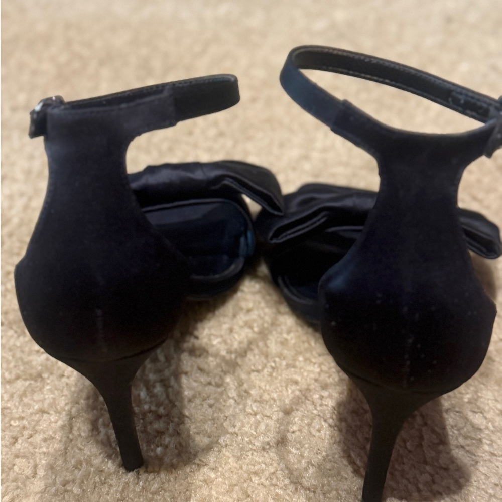 Steve Madden Black Heels with Bow Accent Black Satin - Picture 6 of 6